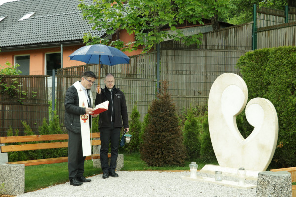 V Velenju odkrili spominsko obeležje nerojenim otrokom.